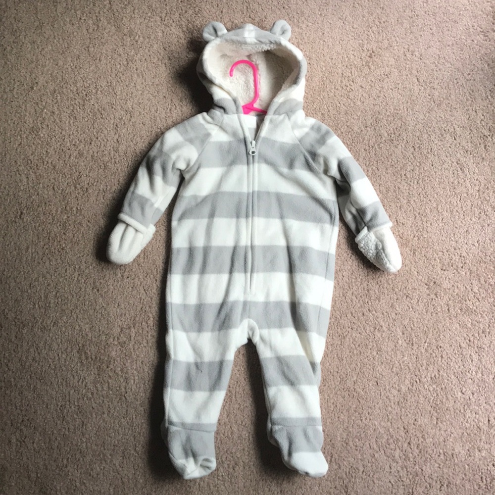 🌼3/$30 Old Navy Winter Suit 6-12 mths w/Bear Ears